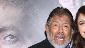 Juan Osorio y su novia en la función de estreno de la obra "No te Vayas sin Decir Adiós"